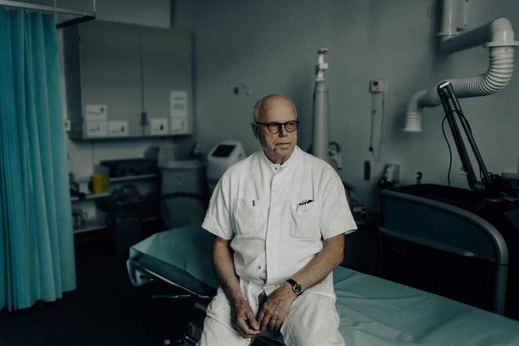 Professor og hudlæge Jørgen Serup fortæller, hvordan dine gener er afgørende for din aldringsproces. 